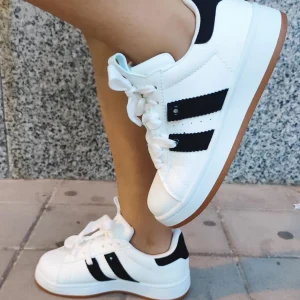 Deportivo blanco de mujer 19