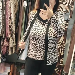Chaqueta con blusa animal
