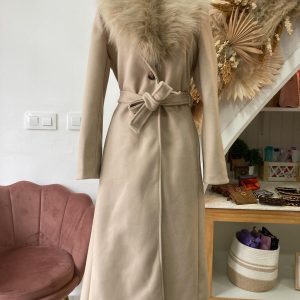 Abrigo de paño beige