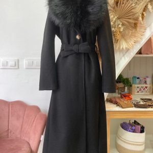 Abrigo de paño negro