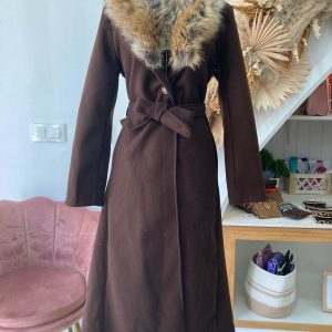 Abrigo de paño marrón