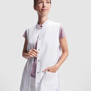 Bata de mujer desmangada.