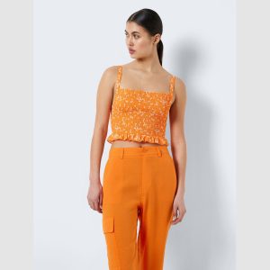 Top Noisy May modelo Lea Flowers