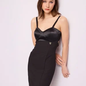 Minivestido negro con tirantes